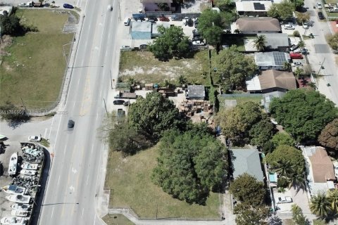 Commercial property in Miami, Florida № 1978069 - photo 15