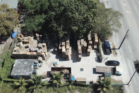 Commercial property in Miami, Florida № 1978069 - photo 11