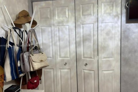 Touwnhouse à louer à Miami, Floride: 3 chambres, 147.9 m2 № 1998320 - photo 8