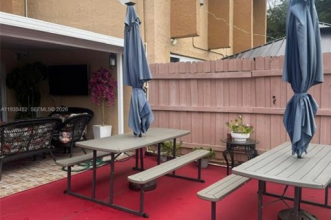 Touwnhouse à louer à Miami, Floride: 3 chambres, 147.9 m2 № 1998320 - photo 25