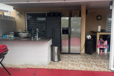 Touwnhouse à louer à Miami, Floride: 3 chambres, 147.9 m2 № 1998320 - photo 18