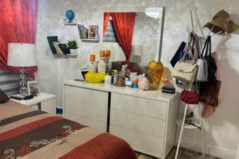 Touwnhouse à louer à Miami, Floride: 3 chambres, 147.9 m2 № 1998320 - photo 13