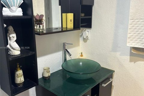 Touwnhouse à louer à Miami, Floride: 3 chambres, 147.9 m2 № 1998320 - photo 11