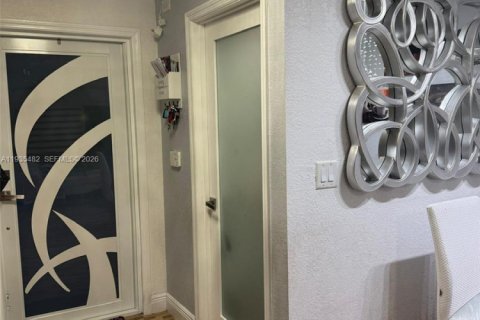 Touwnhouse à louer à Miami, Floride: 3 chambres, 147.9 m2 № 1998320 - photo 4