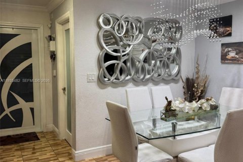 Touwnhouse à louer à Miami, Floride: 3 chambres, 147.9 m2 № 1998320 - photo 3