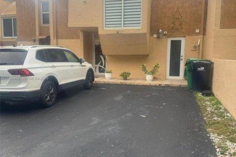 Touwnhouse à Miami, Floride 3 chambres, 147.9 m2 № 1998320