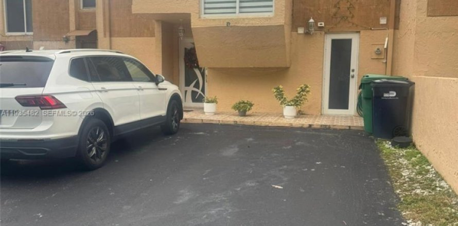 Touwnhouse à Miami, Floride 3 chambres, 147.9 m2 № 1998320