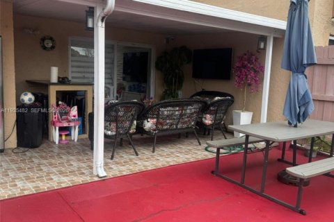 Touwnhouse à louer à Miami, Floride: 3 chambres, 147.9 m2 № 1998320 - photo 17