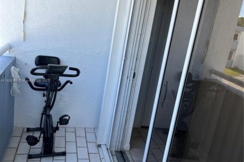 Condo in Miami, Florida, 1 bedroom  № 1863126 - photo 20