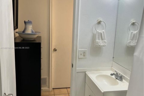 Condo in Miami, Florida, 1 bedroom  № 1863126 - photo 14