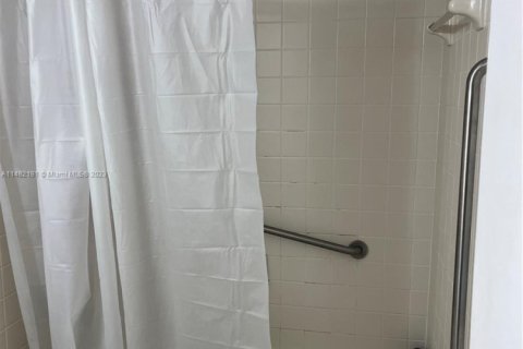 Condo in Miami, Florida, 1 bedroom  № 1863126 - photo 13