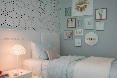 Condo in Surfside, Florida, 3 bedrooms  № 1983083 - photo 11