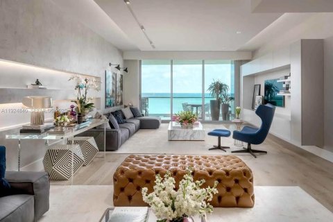 Condo in Surfside, Florida, 3 bedrooms  № 1983083 - photo 2