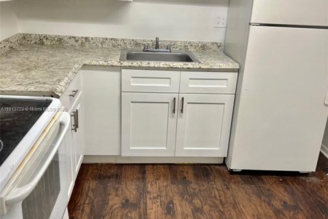 Condo in Lauderhill, Florida, 1 bedroom  № 1971501 - photo 2