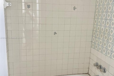 Condo in Lauderhill, Florida, 1 bedroom  № 1971501 - photo 7