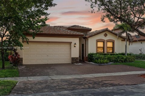 Снять в аренду виллу или дом в Хомстед, Флорида 5 спален, 254.74м2, № 2019872 - фото 3