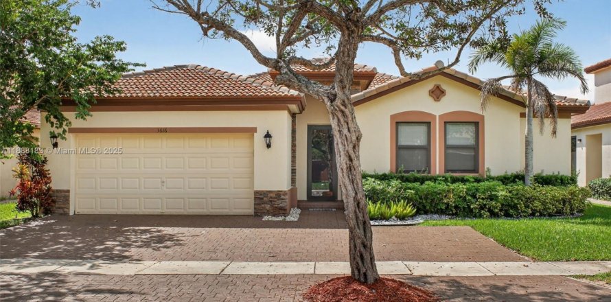 Дом в Хомстед, Флорида 5 спален, 254.74м2 № 2019872