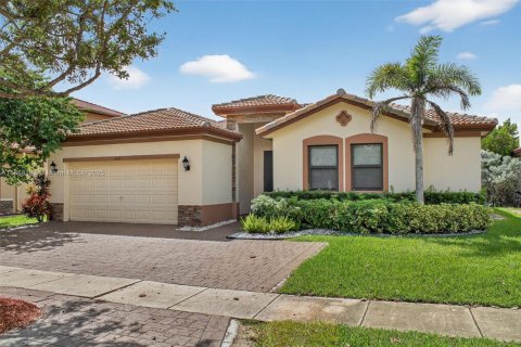 Снять в аренду виллу или дом в Хомстед, Флорида 5 спален, 254.74м2, № 2019872 - фото 2