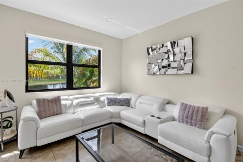 Снять в аренду виллу или дом в Хомстед, Флорида 5 спален, 254.74м2, № 2019872 - фото 10