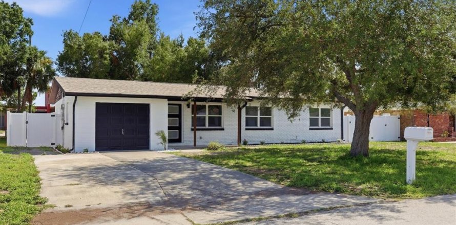 Casa en Tampa, Florida 4 dormitorios, 151.99 m2 № 2358498
