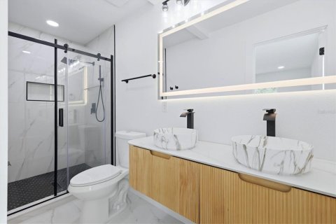 Casa en venta en Tampa, Florida, 4 dormitorios, 151.99 m2 № 2358498 - foto 17
