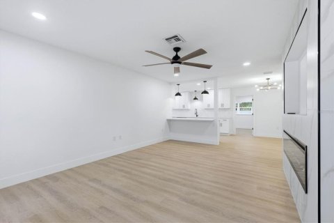 Casa en venta en Tampa, Florida, 4 dormitorios, 151.99 m2 № 2358498 - foto 6