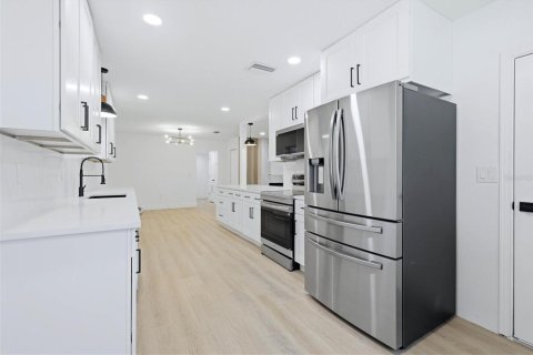 Casa en venta en Tampa, Florida, 4 dormitorios, 151.99 m2 № 2358498 - foto 14