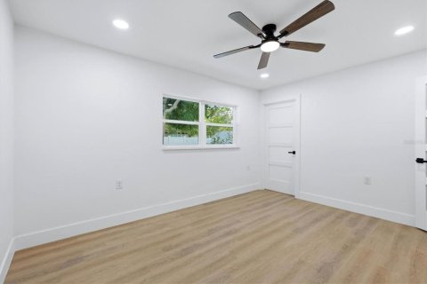 Casa en venta en Tampa, Florida, 4 dormitorios, 151.99 m2 № 2358498 - foto 15