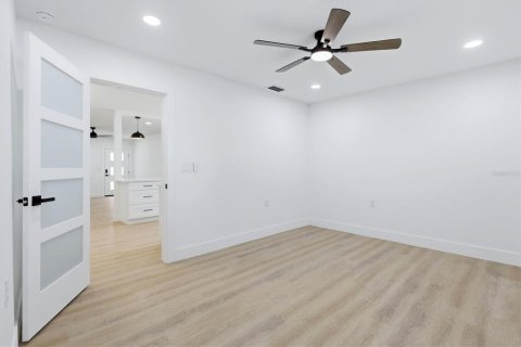 Casa en venta en Tampa, Florida, 4 dormitorios, 151.99 m2 № 2358498 - foto 16