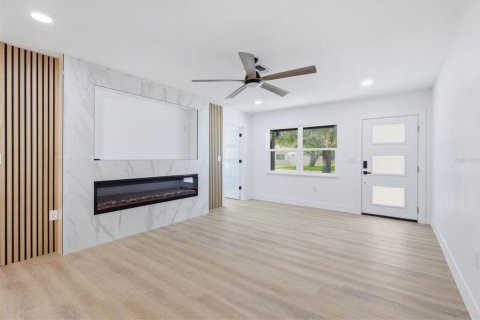 Casa en venta en Tampa, Florida, 4 dormitorios, 151.99 m2 № 2358498 - foto 4