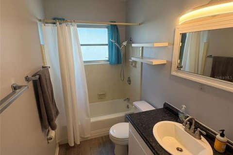 House in Sun City Center, Florida 1 bedroom, 77.48 sq.m. № 2398811 - photo 16