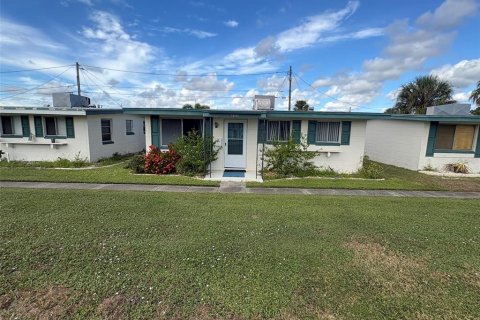 House in Sun City Center, Florida 1 bedroom, 77.48 sq.m. № 2398811 - photo 4