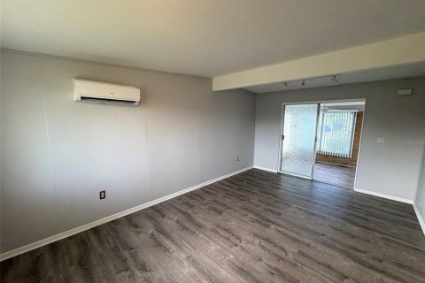 House in Sun City Center, Florida 1 bedroom, 77.48 sq.m. № 2398811 - photo 7