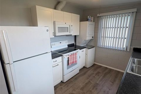 House in Sun City Center, Florida 1 bedroom, 77.48 sq.m. № 2398811 - photo 10