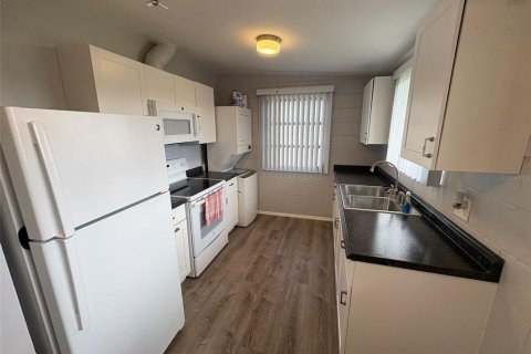 House in Sun City Center, Florida 1 bedroom, 77.48 sq.m. № 2398811 - photo 11