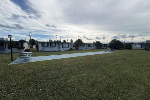 House in Sun City Center, Florida 1 bedroom, 77.48 sq.m. № 2398811 - photo 17