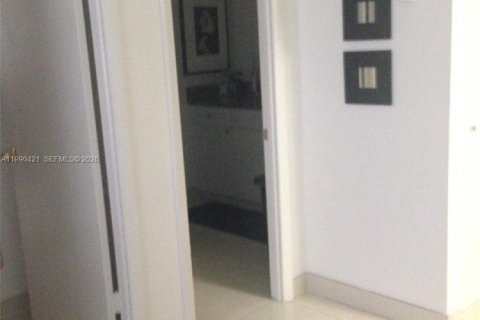 Снять в аренду кондоминиум в Майами, Флорида 1 спальня, 61.5м2, № 2052166 - фото 6