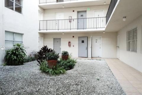 Снять в аренду кондоминиум в Майами, Флорида 1 спальня, 61.5м2, № 2052166 - фото 3