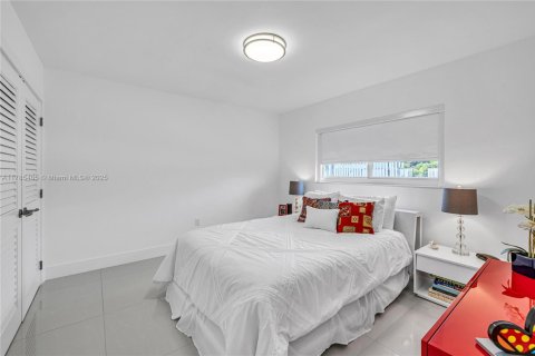 Condo in Bay Harbor Islands, Florida, 2 bedrooms  № 1937336 - photo 12