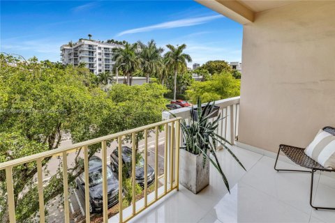 Condo in Bay Harbor Islands, Florida, 2 bedrooms  № 1937336 - photo 16