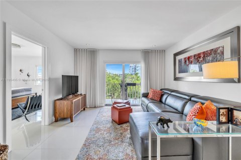 Condo in Bay Harbor Islands, Florida, 2 bedrooms  № 1937336 - photo 4