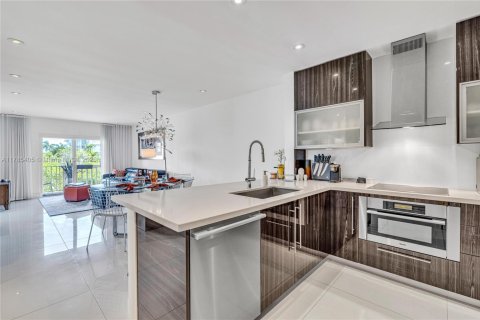 Condo in Bay Harbor Islands, Florida, 2 bedrooms  № 1937336 - photo 2