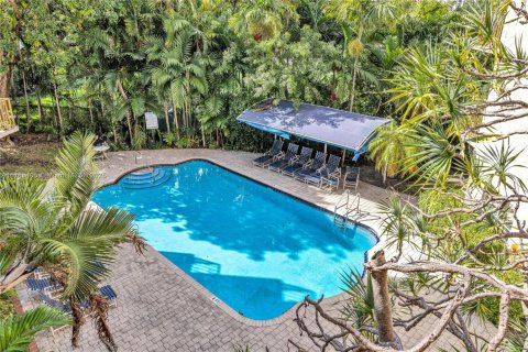 Condo in Bay Harbor Islands, Florida, 2 bedrooms  № 1937336 - photo 19