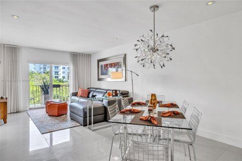 Condo in Bay Harbor Islands, Florida, 2 bedrooms  № 1937336 - photo 5