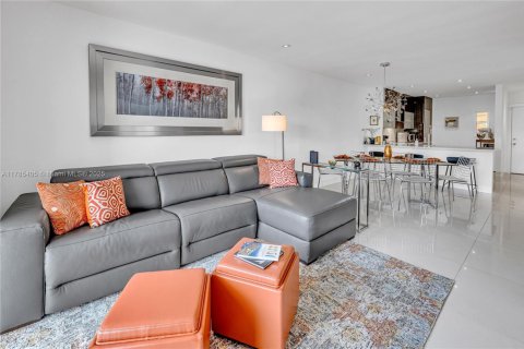 Condo in Bay Harbor Islands, Florida, 2 bedrooms  № 1937336 - photo 1