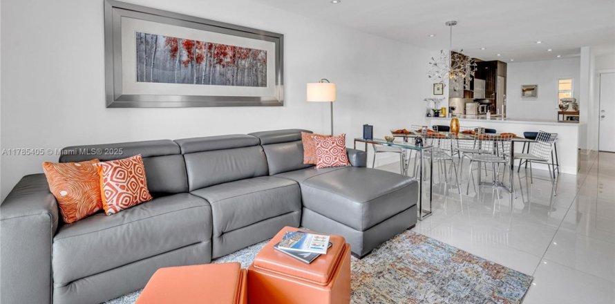 Condo in Bay Harbor Islands, Florida, 2 bedrooms  № 1937336