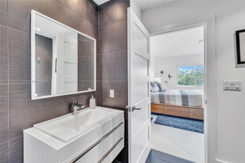 Condo in Bay Harbor Islands, Florida, 2 bedrooms  № 1937336 - photo 10