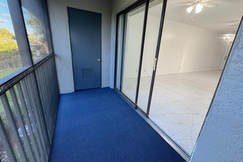 Снять в аренду квартиру в Корал-Спрингс, Флорида 3 комнаты, 781.03м2, № 2175502 - фото 11