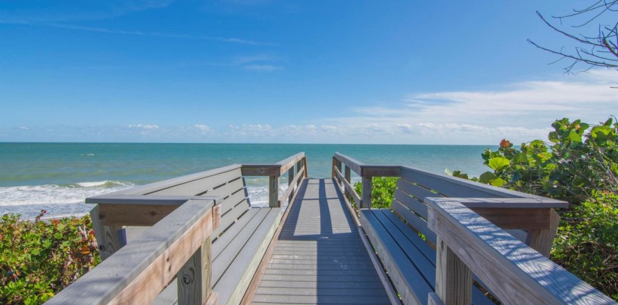 House in Vero Beach, Florida 3 bedrooms, 264.31 sq.m. № 1047842