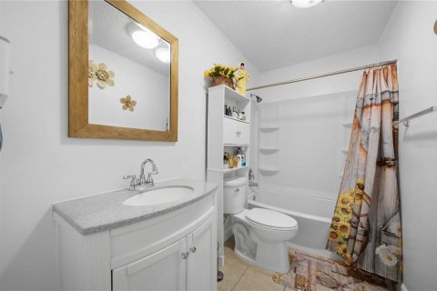 House in Ocala, Florida 3 bedrooms, 130.81 sq.m. № 2156993 - photo 13